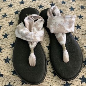 Sanuk yoga mat sandals